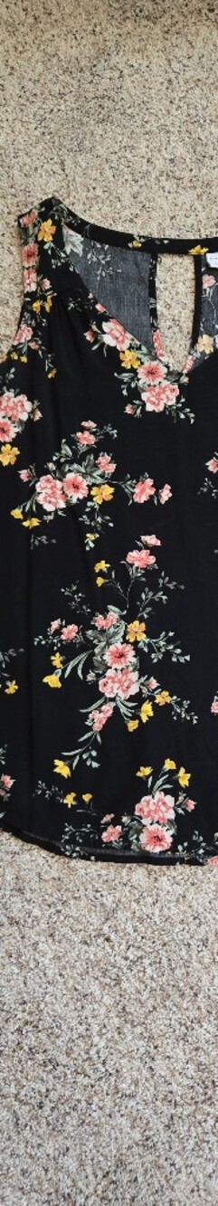 Lot Of 3 OLD NAVY XL Sleeveless V-neck Blouses Tops Lightweight for Summer - Picture 5 of 9